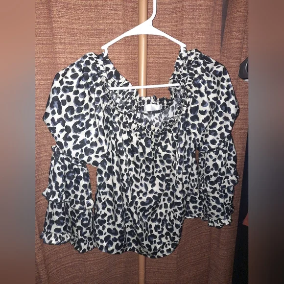🐆Preloved Leopard Print Off-Shoulder Blouse - Picture 2 of 3